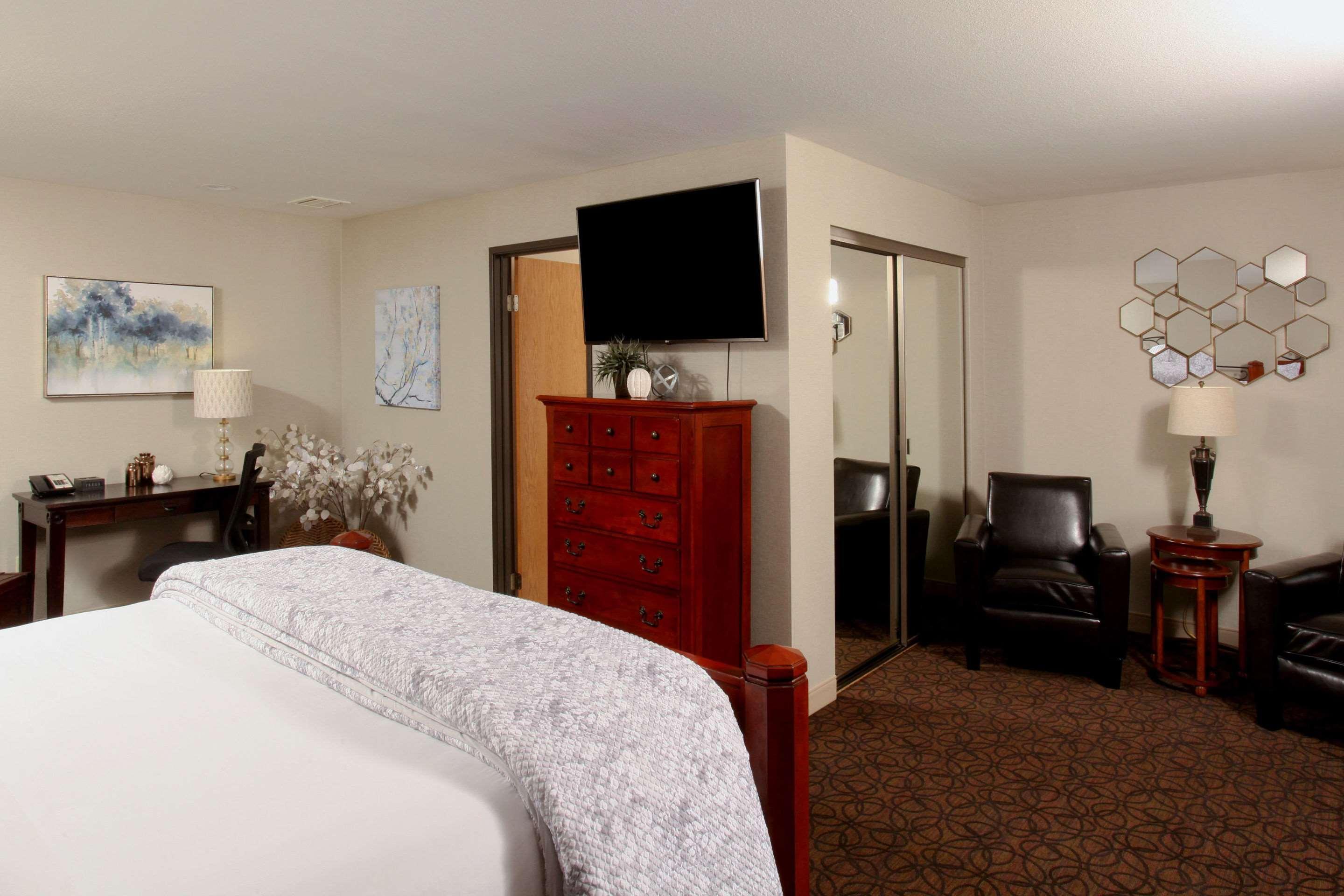 Quality Inn Oakwood Fairwood Exterior photo