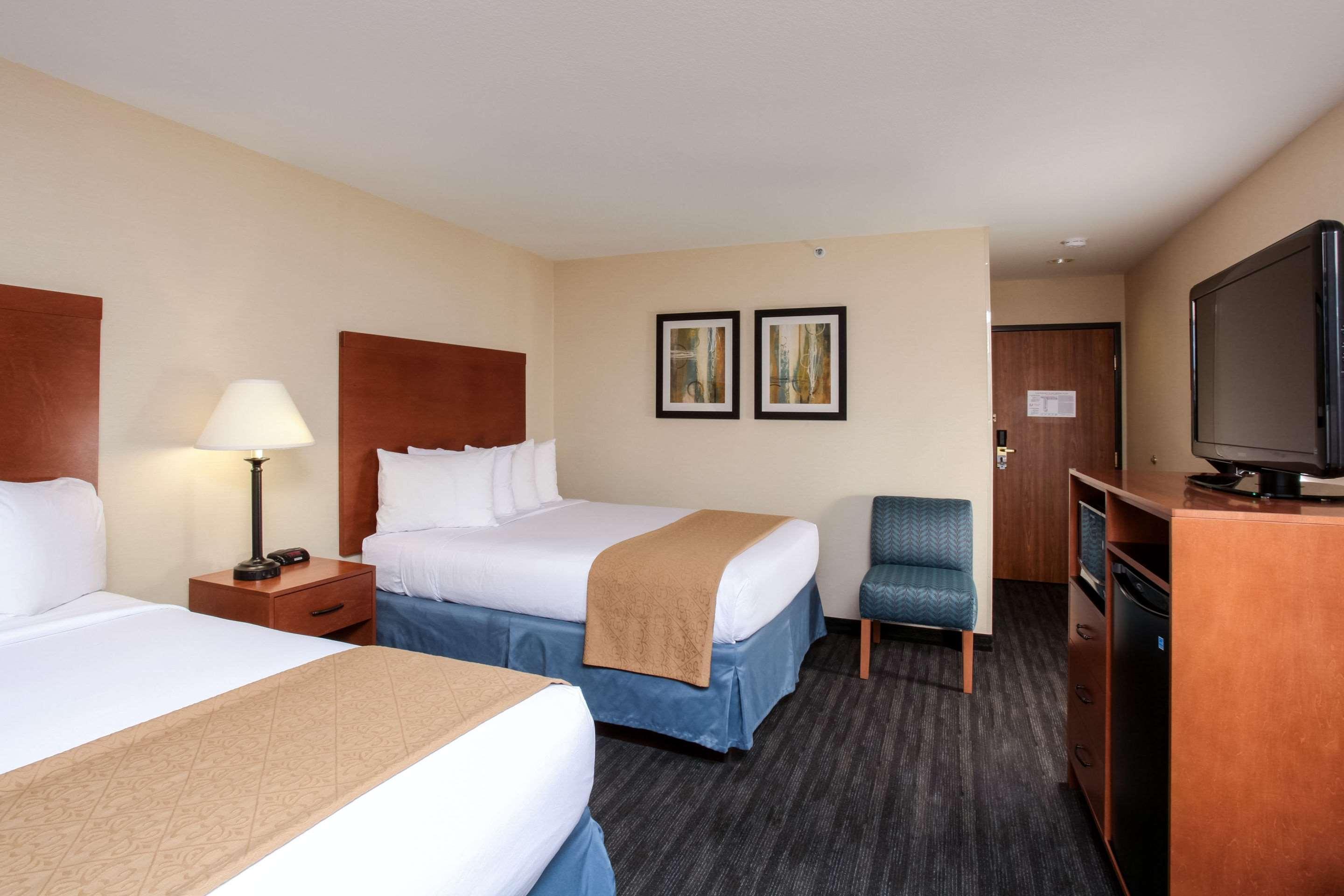 Quality Inn Oakwood Fairwood Exterior photo