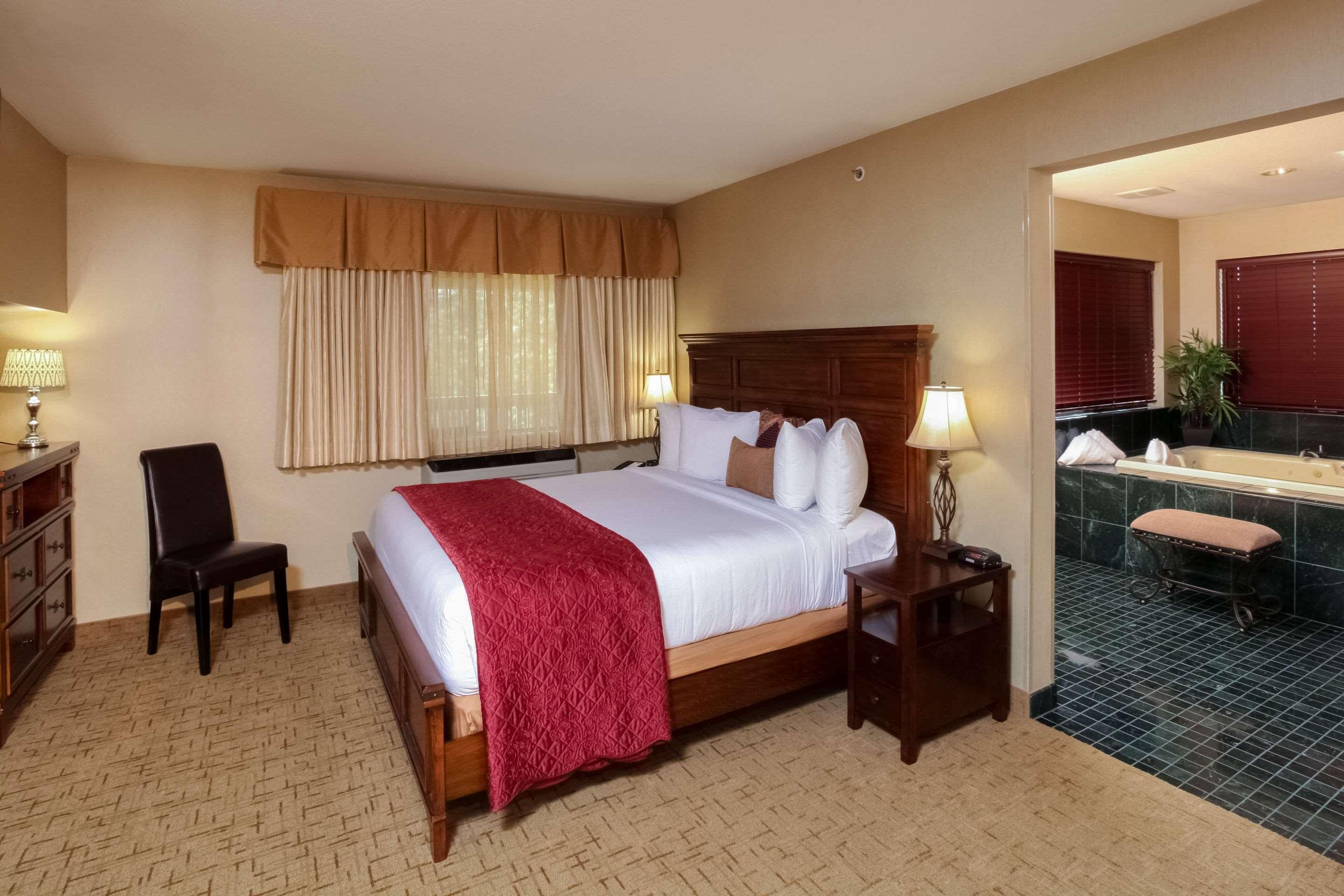 Quality Inn Oakwood Fairwood Exterior photo