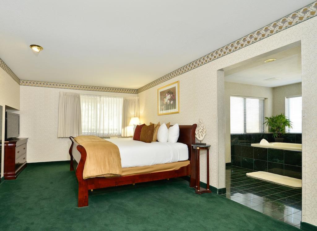 Quality Inn Oakwood Fairwood Exterior photo
