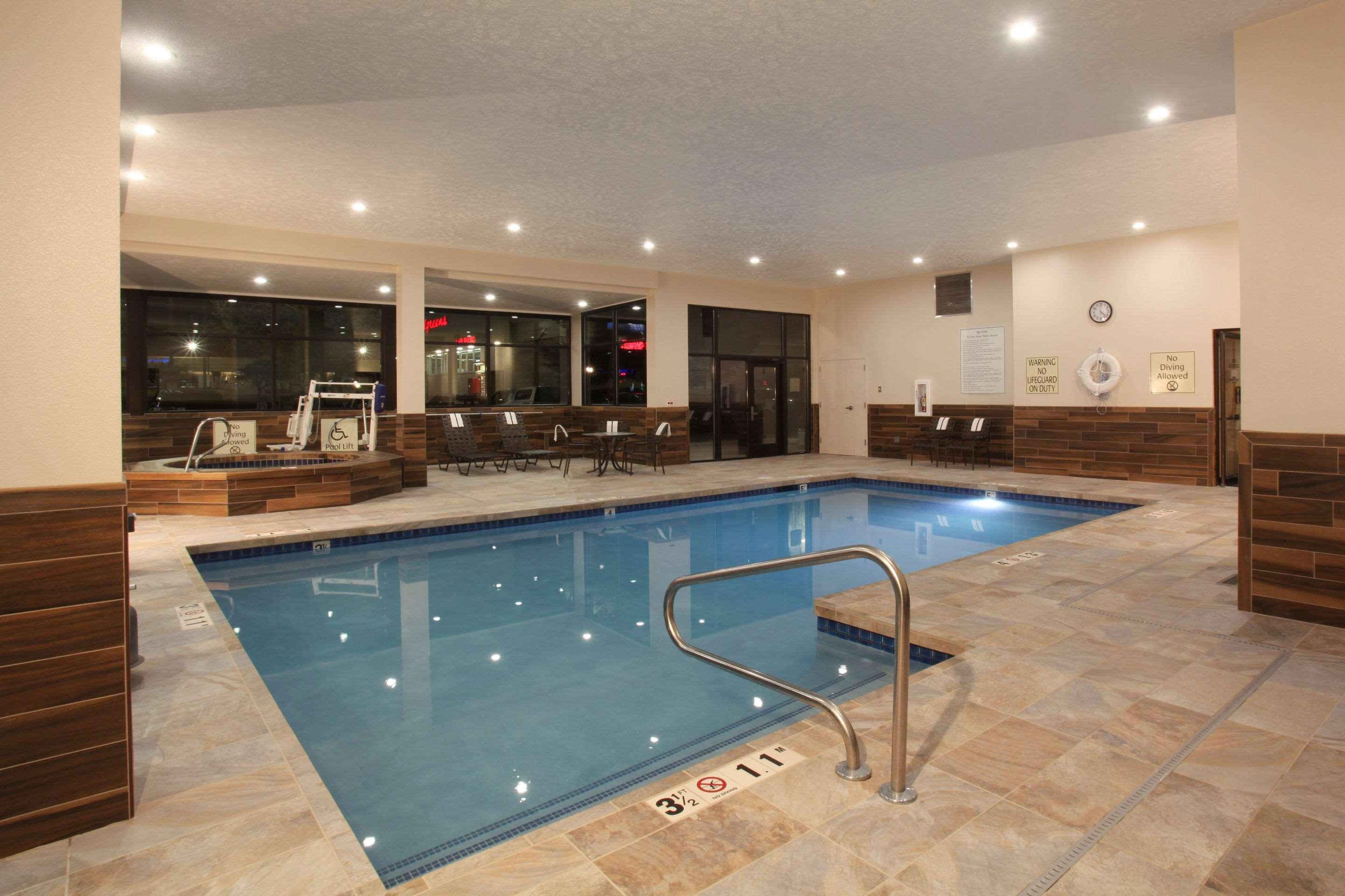 Quality Inn Oakwood Fairwood Exterior photo