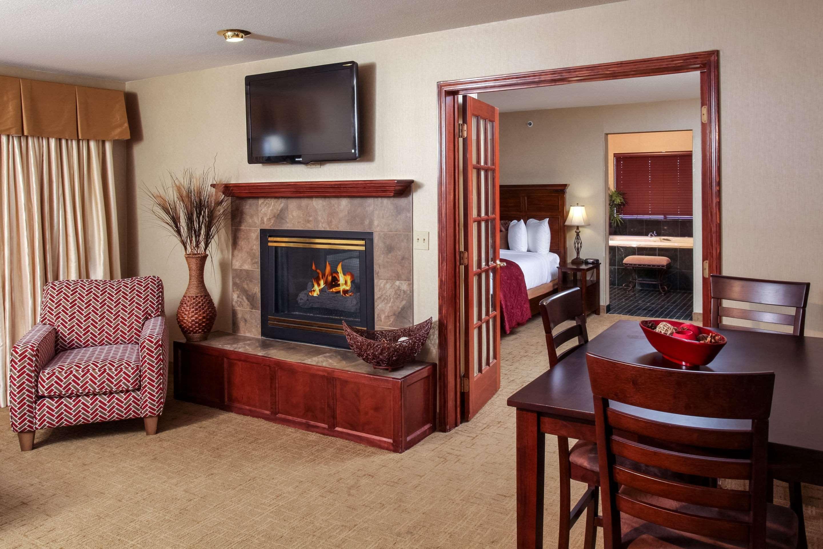 Quality Inn Oakwood Fairwood Exterior photo