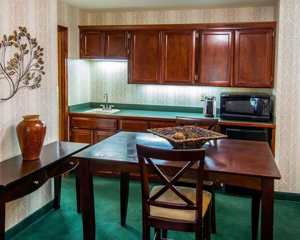 Quality Inn Oakwood Fairwood Room photo