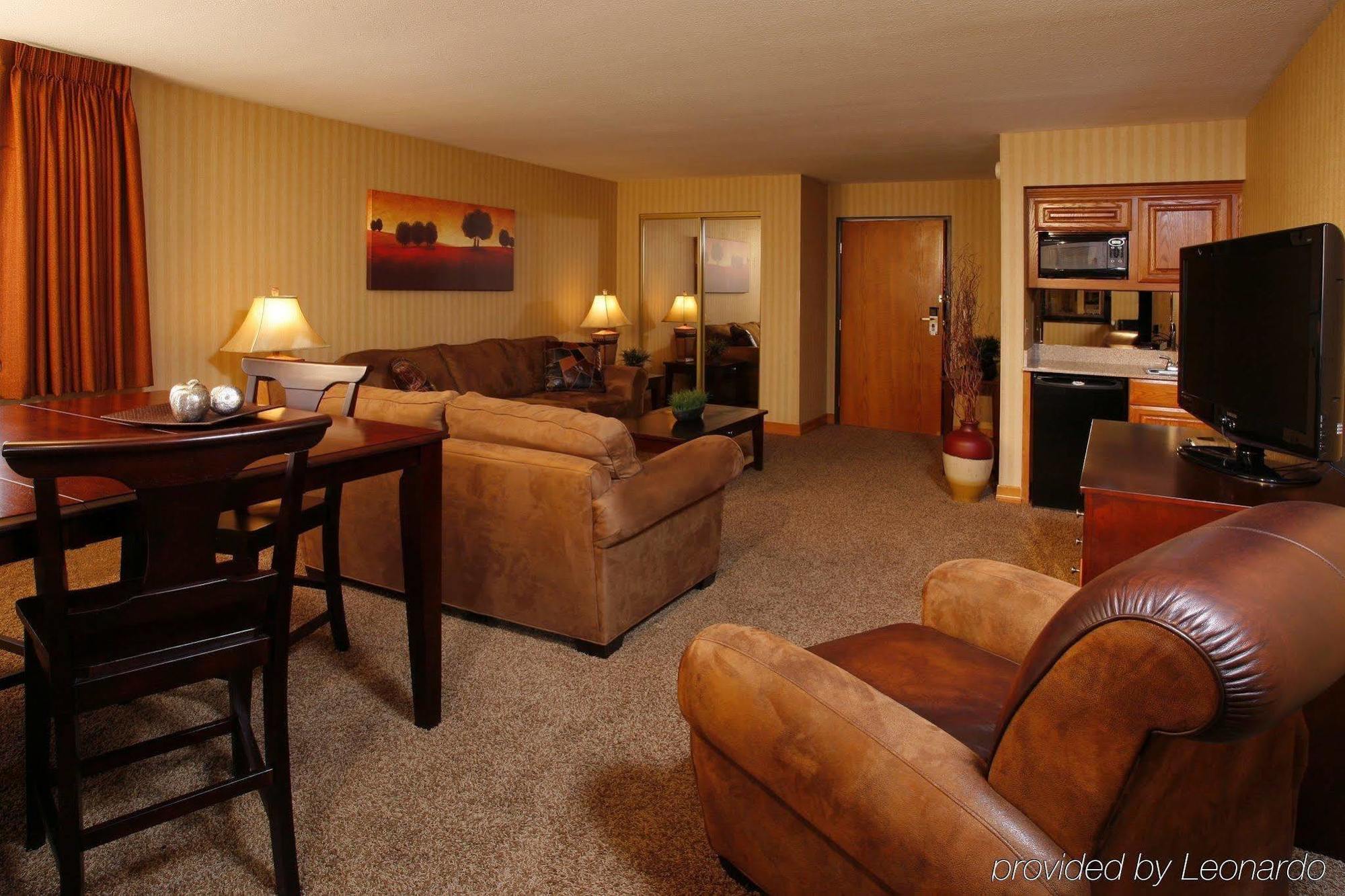 Quality Inn Oakwood Fairwood Exterior photo