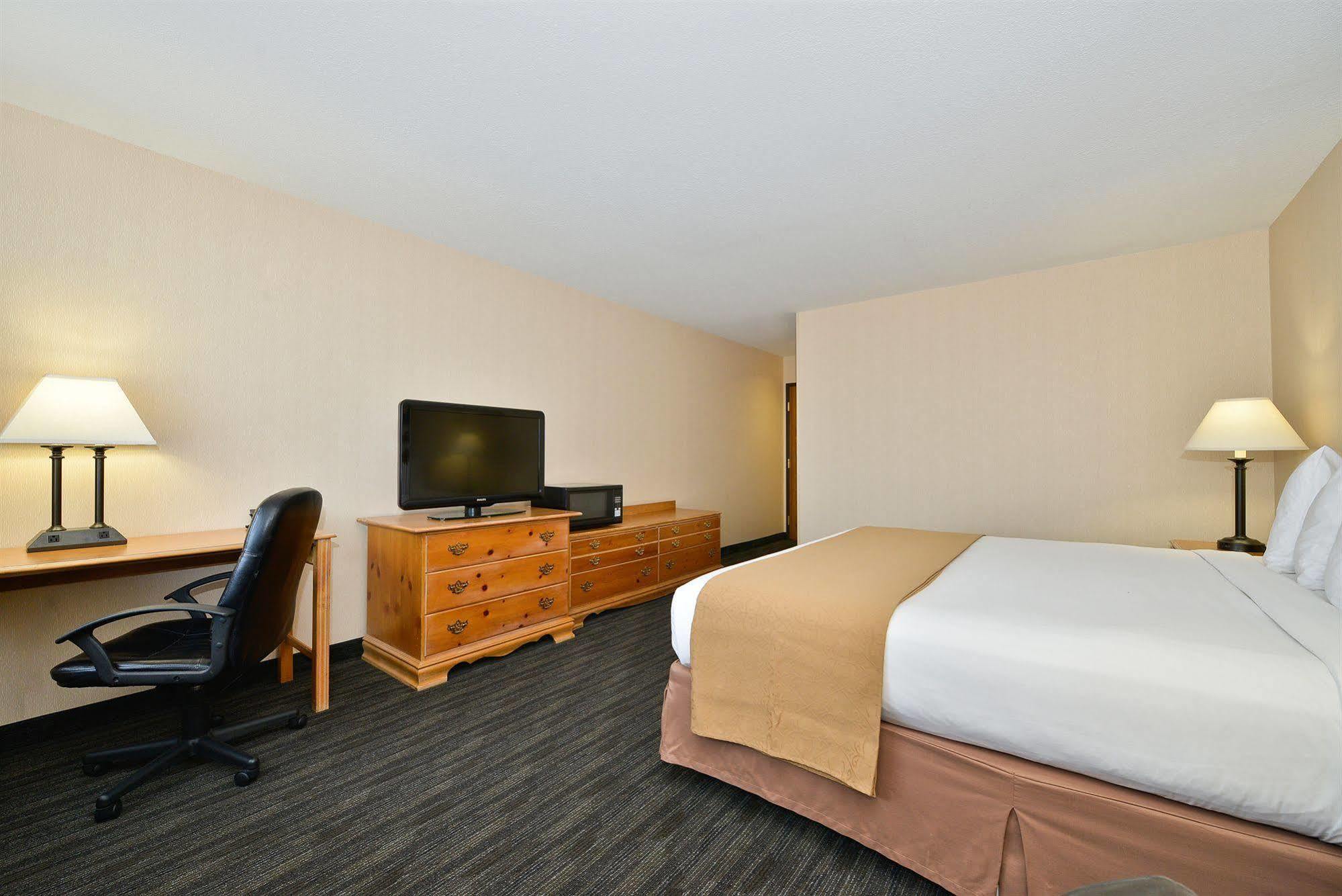 Quality Inn Oakwood Fairwood Exterior photo