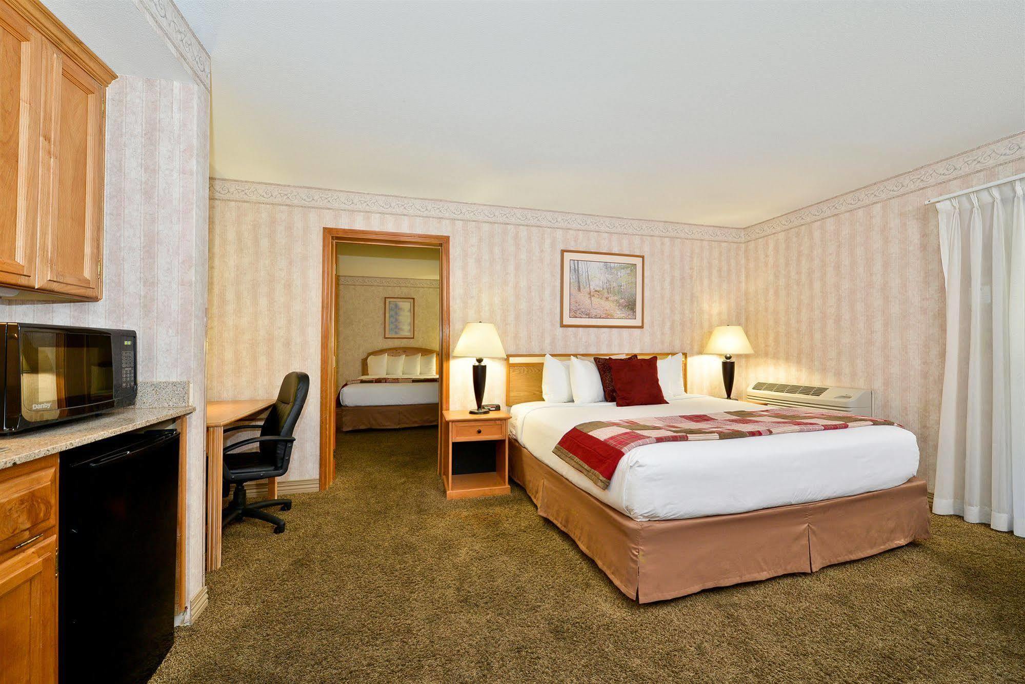 Quality Inn Oakwood Fairwood Exterior photo